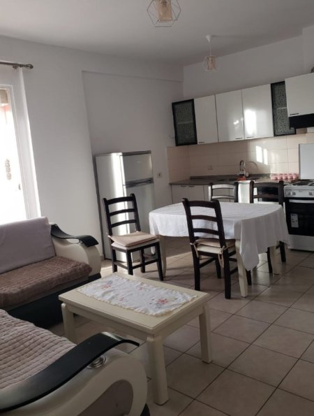 Tirane, jepet me qera apartament 2+1+Ballkon Kati 5, 100 m² 350 € (restorant fresku)
