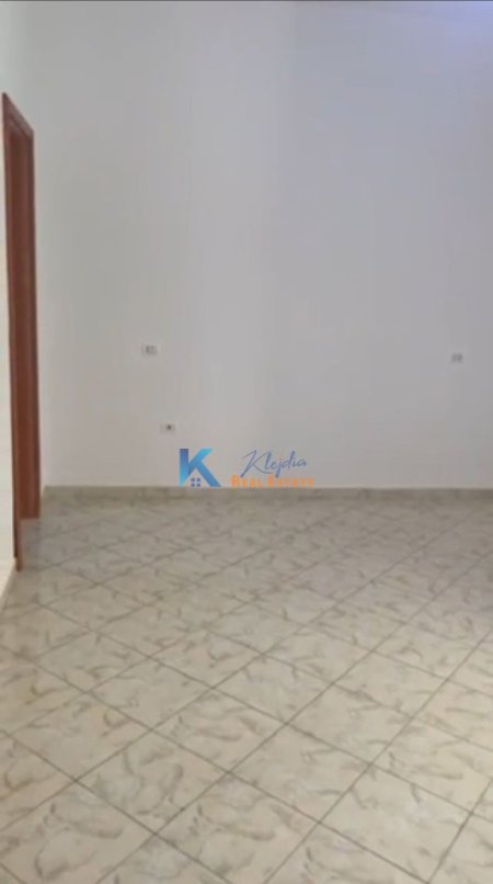 Tirane, jepet me qera apartament 2+1+Ballkon Kati 2, 100 m² (2+1 per qira te Rruga Jordan Misja, afer Gener 2)