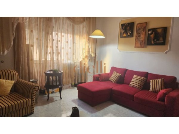 Tirane, jepet me qera apartament 1+1 , 80 m² 700 €
