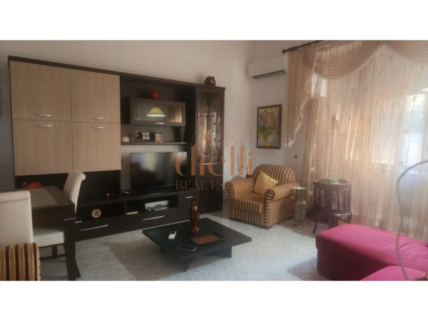 Tirane, jepet me qera apartament 1+1 , 80 m² 80 €
