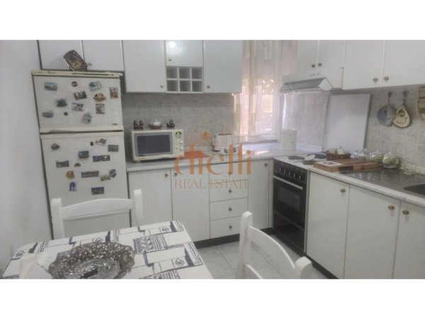 Tirane, jepet me qera apartament 1+1 , 80 m² 700 €