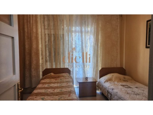 Tirane, jepet me qera apartament 1+1 , 80 m² 700 €