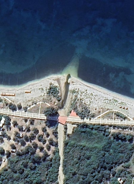 Himare, shitet toke ne bregdet , 2,340 m² 725,000 € (Buze Deti)
