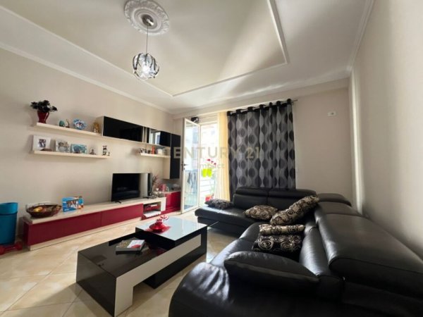 Tirane, shes apartament 2+1+Ballkon Kati 2, 100 m² 137,000 € (Yzberisht)