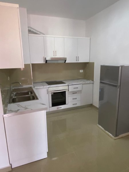 Tirane, jepet me qera apartament 1+1+Ballkon Kati 8, 72 m² 300 € (Bulevardi i, Kashar)