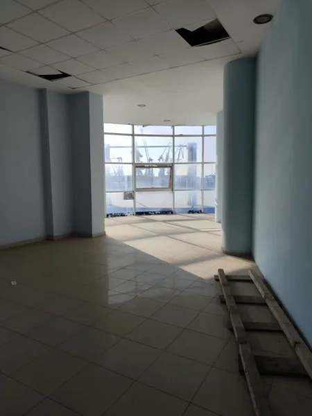 Durres, jepet me qera dyqan Kati 2, 200 m² 1,700 € (durres)