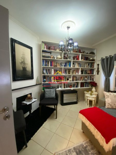 Vlore, shitet shtepi 2+1 Kati 0, 280 m² 180,000 € (Rruga Andrea Varfi)