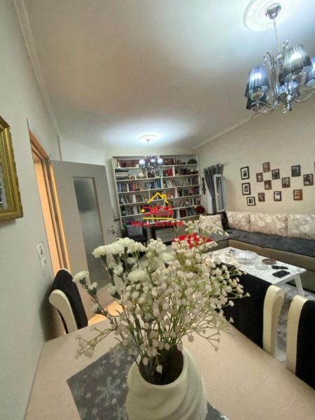 Vlore, shitet shtepi 2+1 Kati 0, 280 m² 180,000 € (Rruga Andrea Varfi)