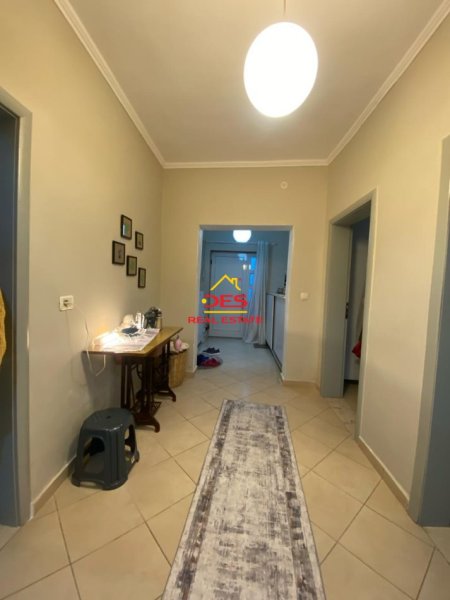 Vlore, shitet shtepi 2+1 Kati 0, 280 m² 180,000 € (Rruga Andrea Varfi)