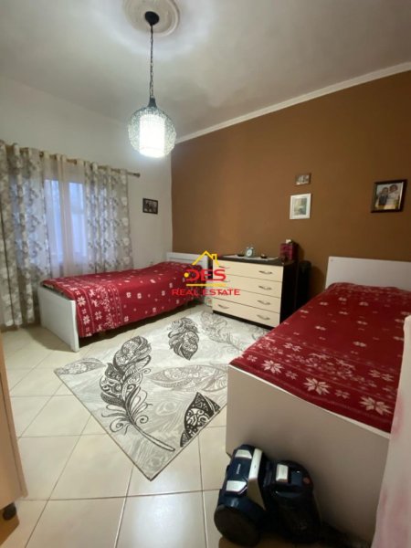 Vlore, shitet shtepi 2+1 Kati 0, 280 m² 180,000 € (Rruga Andrea Varfi)
