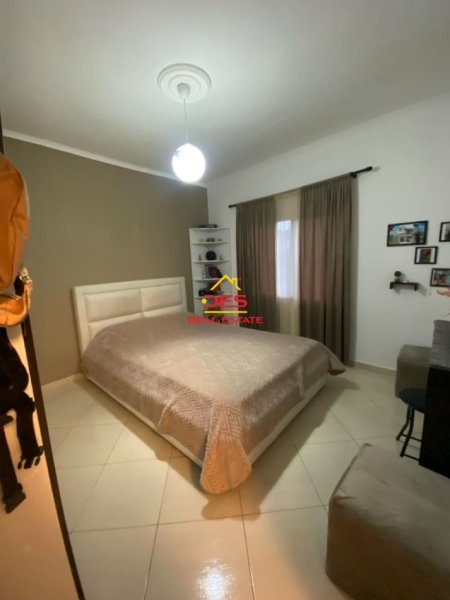Vlore, shitet shtepi 2+1 Kati 0, 280 m² 180,000 € (Rruga Andrea Varfi)