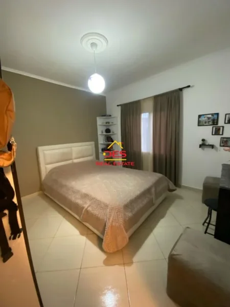 Vlore, shitet shtepi 2+1 Kati 0, 280 m² 180,000 € (Rruga Andrea Varfi)