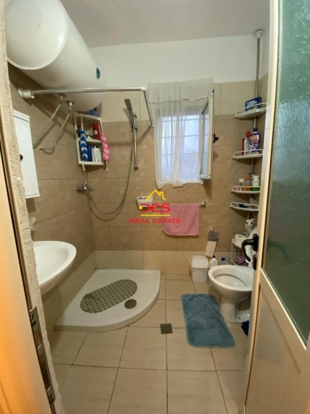 Vlore, shitet shtepi 2+1 Kati 0, 280 m² 180,000 € (Rruga Andrea Varfi)