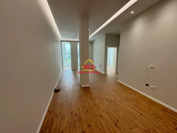 Vlore, shitet apartament Kati 2, 65 m² 103,000 € (Rruga Fejzo Mema)
