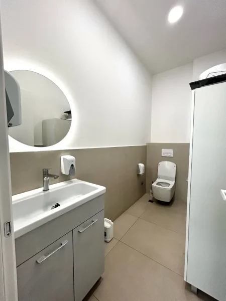 Tirane, jepet me qera ambjent biznesi Kati 0, 100 m² 1,900 € (5 MAJ)