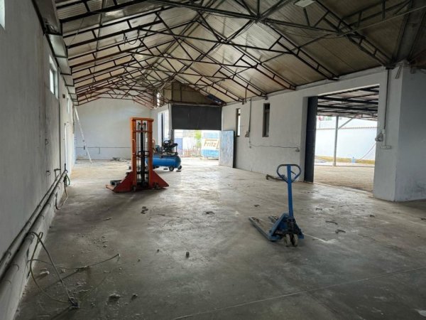 Tirane, jepet me qera ambjent biznesi Kati 0, 1,000 m² 1,300 € (Prush)
