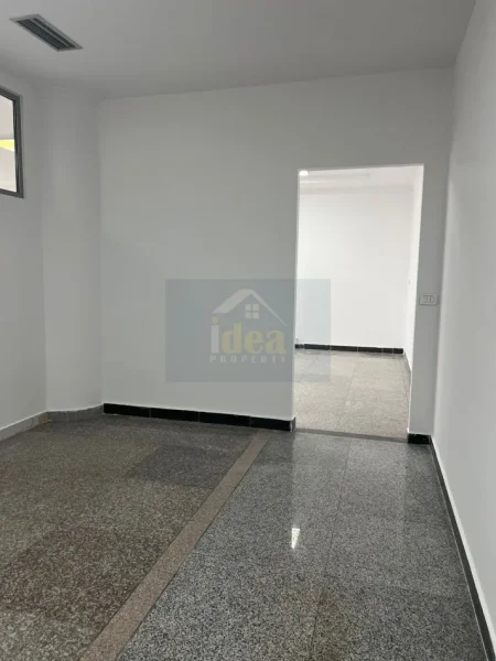 Tirane, jepet me qera zyre Kati 3, 86 m² 1,550 € (Ibrahim Rrugova)