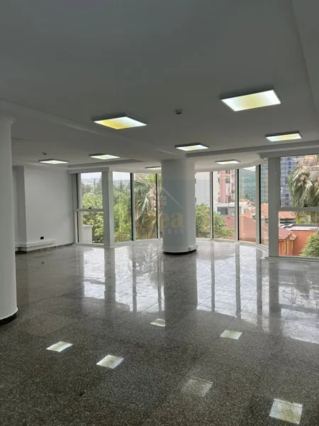 Tirane, jepet me qera zyre Kati 3, 86 m² 1,550 € (Ibrahim Rrugova)