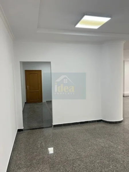Tirane, jepet me qera zyre Kati 3, 86 m² 1,550 € (Ibrahim Rrugova)