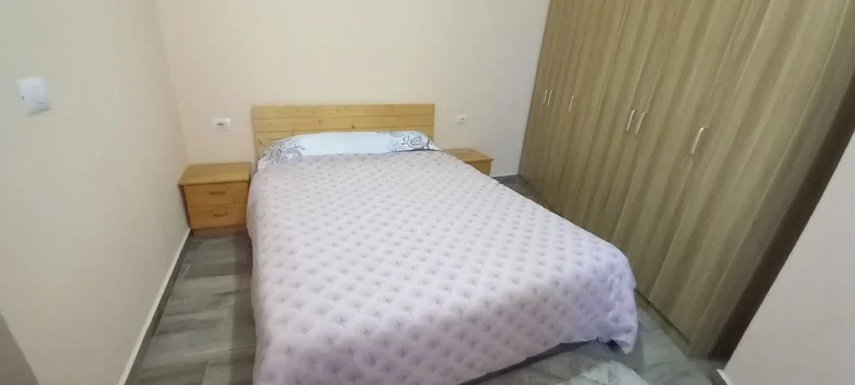 Tirane, jepet me qera apartament 1+1 Kati 2, 55 m² 400 € (APARTAMENT ME QIRA 1+1 Rruga E Elbasanit)