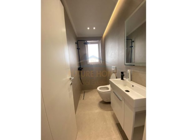 Tirane, jepet me qera apartament 2+1+Ballkon Kati 10, 240 m² 1,700 € (Rruga e Kavajes)