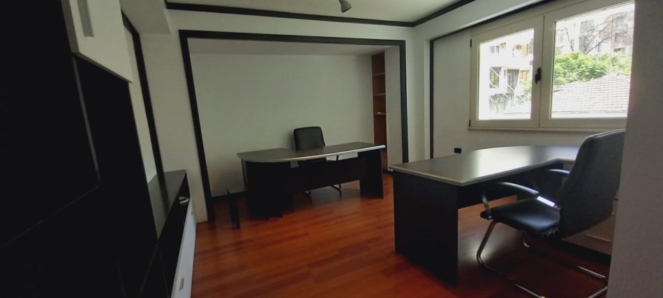 Tirane, jepet me qera Kati 2, 156 m² 2,000 € (Jepet per Qira Zyre ne Bllok , Tirane !)