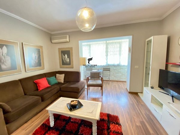 Tirane, jepet me qera apartament 3+1 Kati 2, 100 m² 650 € (RRUGA E BARRIKADAVE)