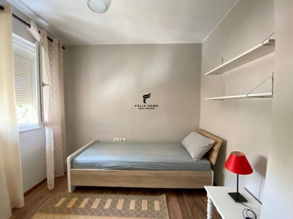 Tirane, jepet me qera apartament 3+1 Kati 2, 100 m² 650 € (RRUGA E BARRIKADAVE)