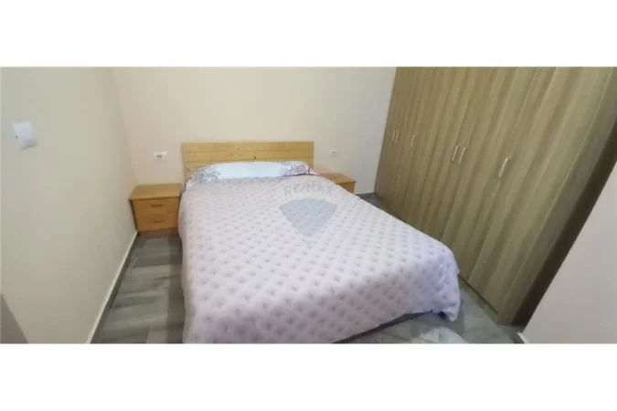 Tirane, jepet me qera apartament 1+1 Kati 2, 60 m² 400 € (Rruga Pandeli Evangjeli - Rruga e Elbasanit)