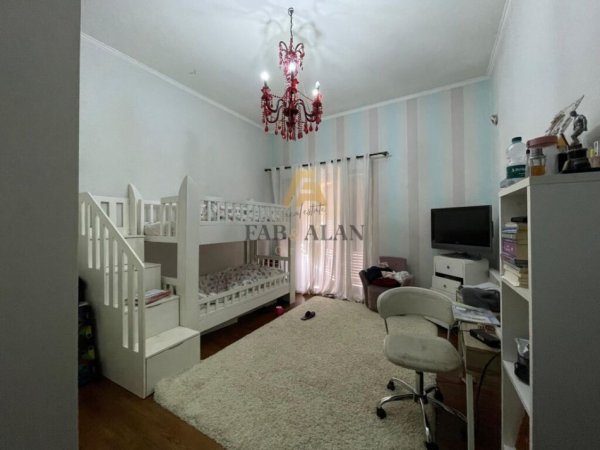 Tirane, shitet apartament 2+1 Kati 4, 120 m² 350,000 € (Qendra e Tiranes)