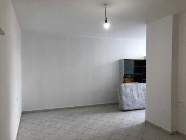 Tirane, Jepet me qera Apartament 1+1 Kati 1, 80 m² 350 €