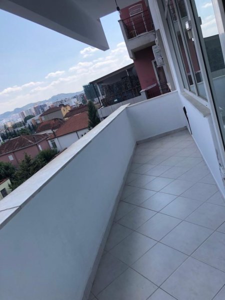 Tirane, Jepet me qera Apartament 1+1 Kati 1, 80 m² 350 €