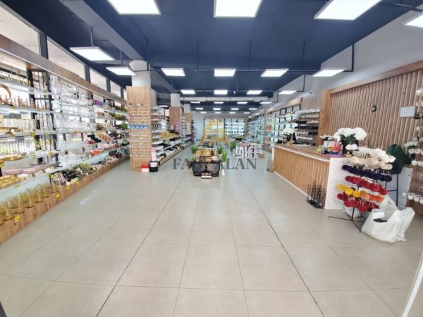 Tirane, shitet dyqan Kati 0, 413 m² 1,600,000 € (Qendra Kristal)