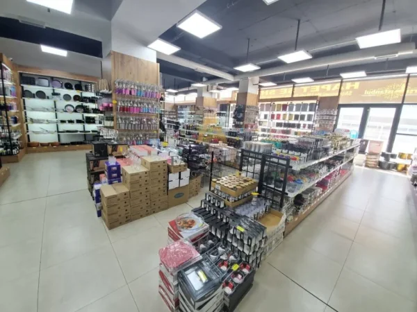 Tirane, shitet dyqan Kati 0, 413 m² 1,600,000 € (Qendra Kristal)