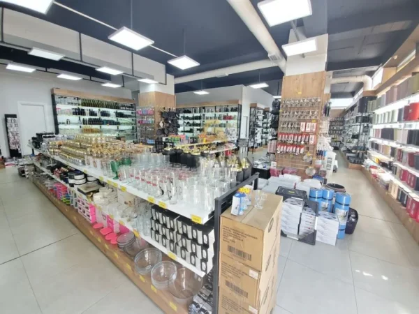 Tirane, shitet dyqan Kati 0, 413 m² 1,600,000 € (Qendra Kristal)