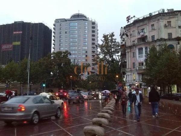 Tirane, shitet 3+1+Aneks+Ballkon , 197 m² 900,000 € 