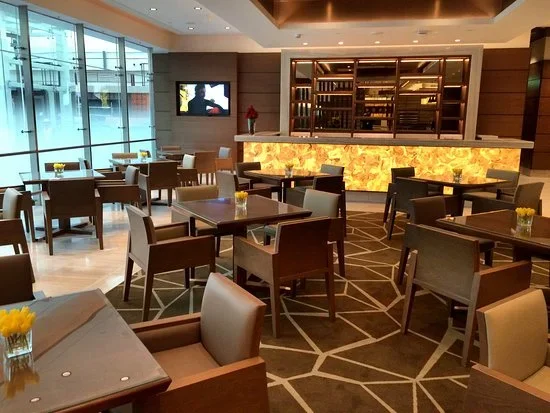 Tirane, jepet me qera lokal Kati 0, 140 m² 1,500 € (prane Delijorgjit)