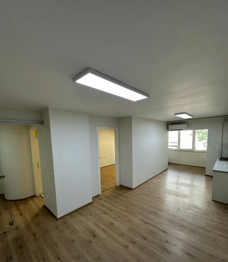Tirane, jepet me qera zyre Kati 2, 100 m² 800 € (VASIL SHANTO)