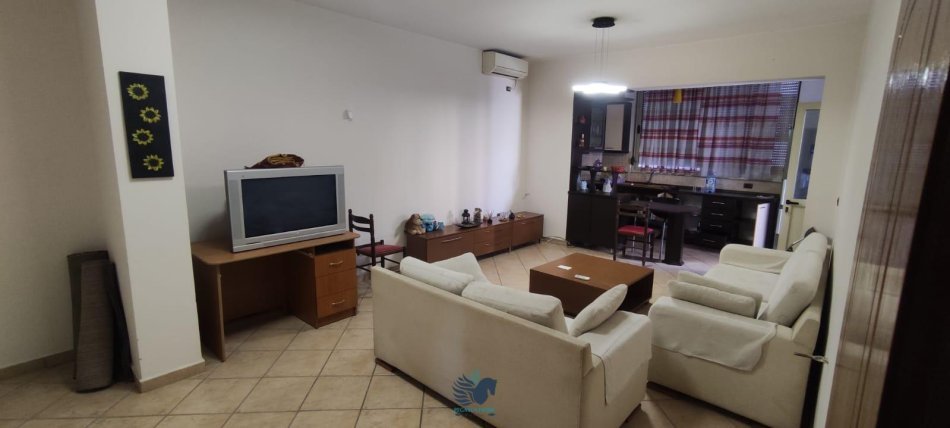 Tirane, jepet me qera apartament 2+1 , 110 m² 500 € (Jepet Me Qera Kati 3 I Nje Vile 2+1 Tek 21 Dhjetori[ID PV031])