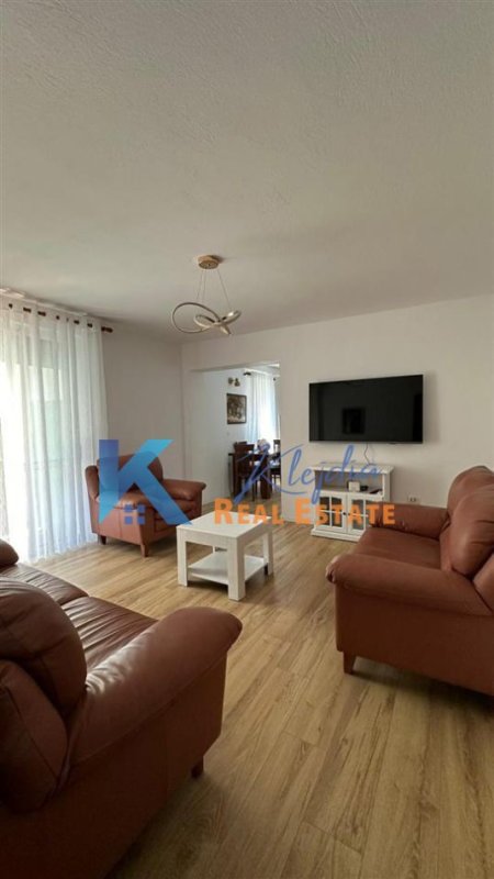 Tirane, jap me qera apartament 2+1+Ballkon Kati 2, 100 m² 700 € (Afer Liqenit Artificial)