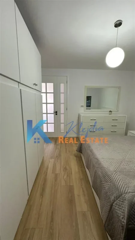Tirane, jap me qera apartament 2+1+Ballkon Kati 2, 100 m² 700 € (Afer Liqenit Artificial)