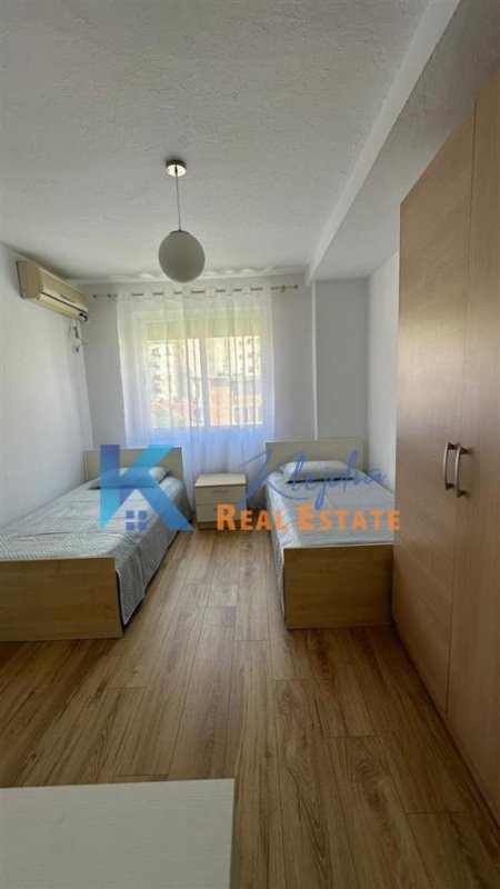 Tirane, jap me qera apartament 2+1+Ballkon Kati 2, 100 m² 700 € (Afer Liqenit Artificial)