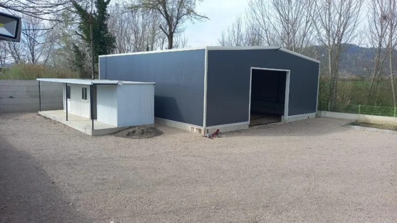 Tirane, jepet me qera MAGAZINE , 1,300 m² 2,000 € (Aeroporti Nene Tereza)