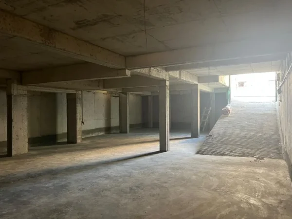 Tirane, jap me qera ambjent biznesi Kati 0, 200 m² 500 € (shkolla bashkuar)