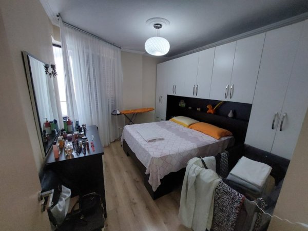Tirane, shes apartament 2+1 Kati 3, 74 m² 150,000 € (Stacioni i Trenit)