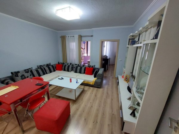 Tirane, shes apartament 2+1 Kati 3, 74 m² 150,000 € (Stacioni i Trenit)