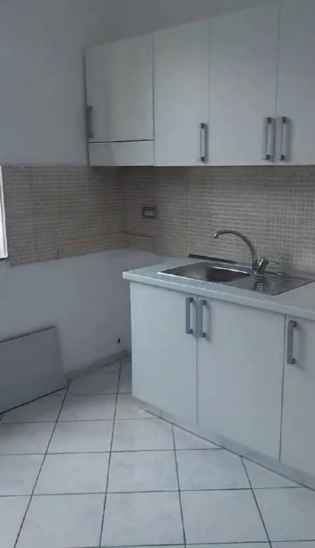 Tirane, jap me qera apartament 2+1+Ballkon Kati 3, 120 m² 450 € (ish parku)
