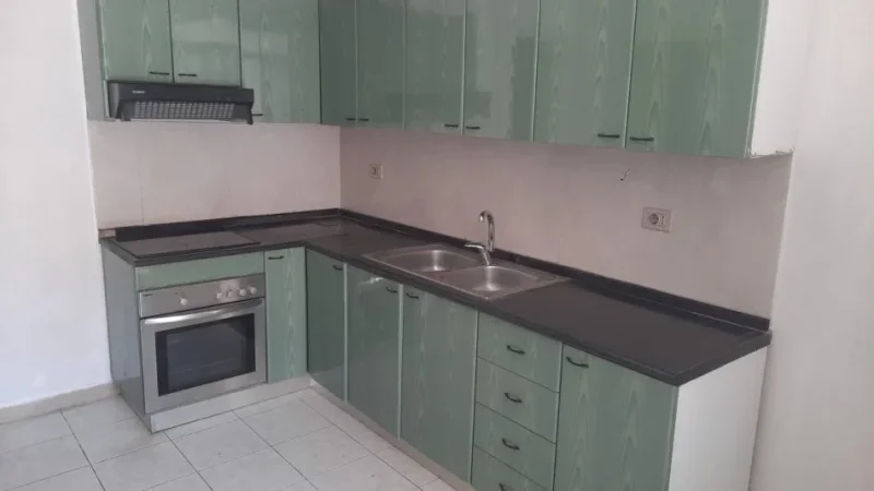 Tirane, jepet me qera apartament 2+1 Kati 1, 80 m² 320 € (SIRI KODRA)