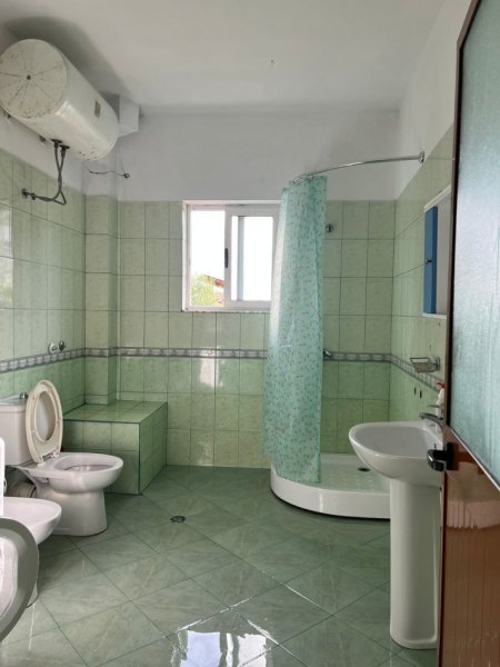 Tirane, jap me qera apartament 2+1+Ballkon Kati 3, 120 m² 350 € (Rruga elbasanit)