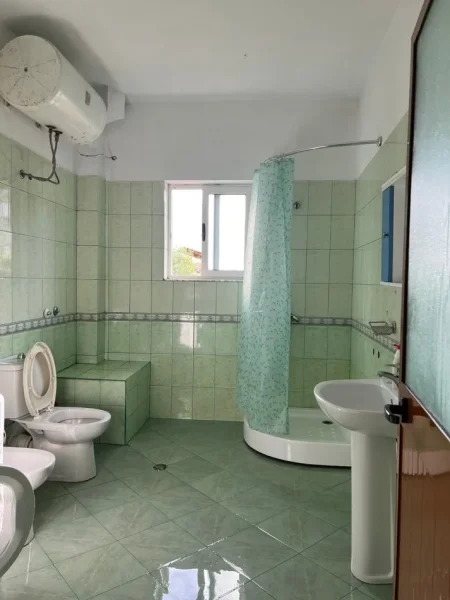 Tirane, jap me qera apartament 2+1+Ballkon Kati 3, 120 m² 350 € (Rruga elbasanit)